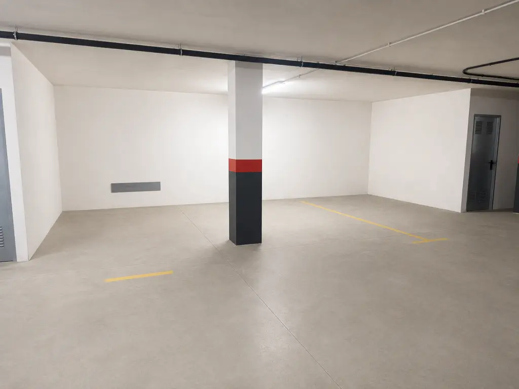 Parking interior · Plazas